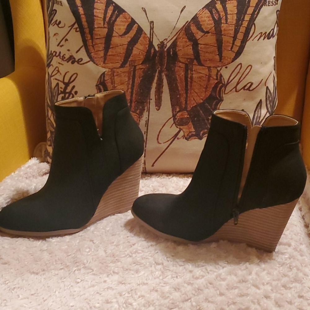 Women wedge shoes
